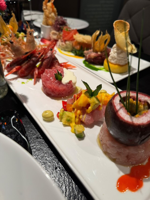 Degustazione di crudi di mare freschi della Laguna - specialità veneziane