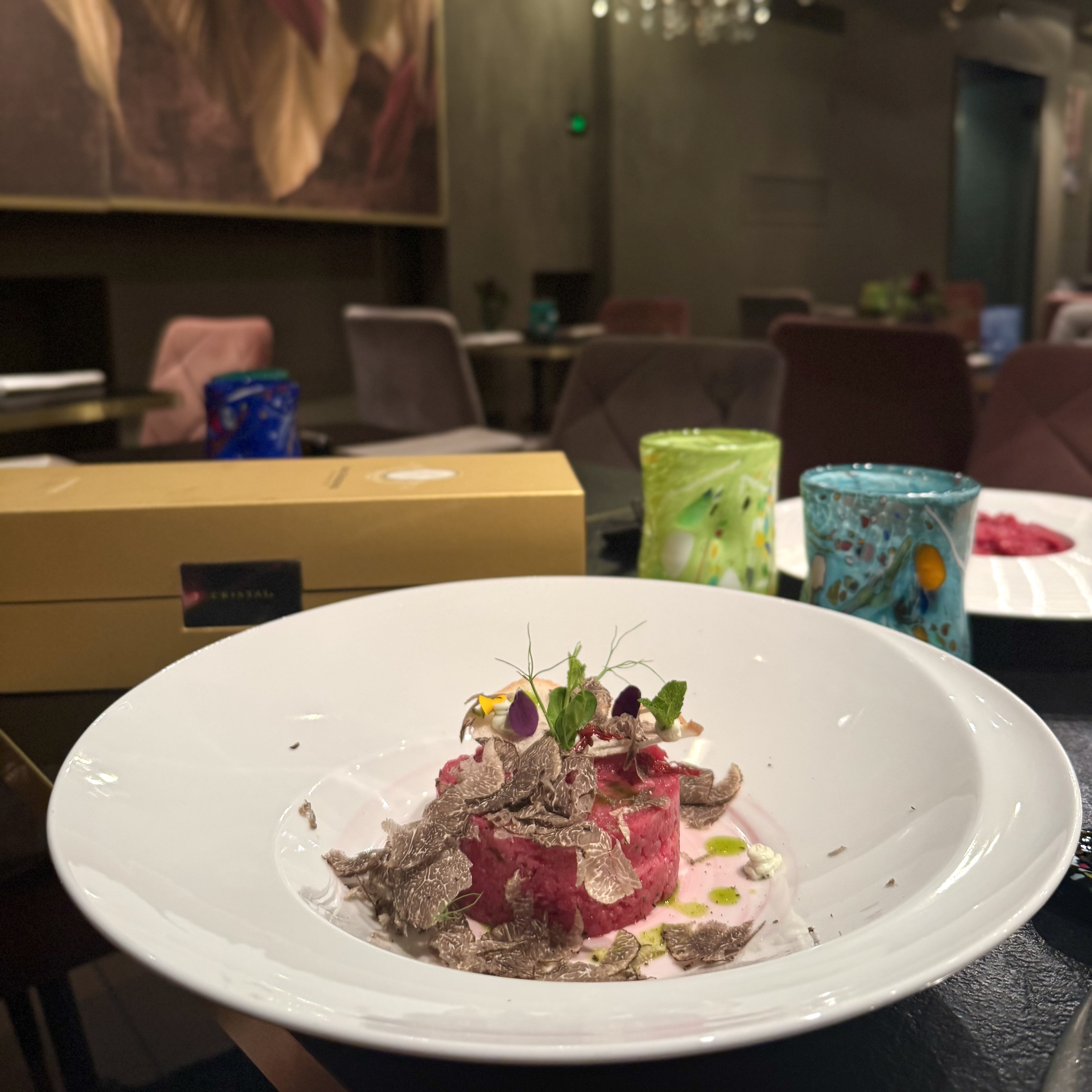 Tartare di manzo con tartufo nero pregiato - cucina raffinata italiana